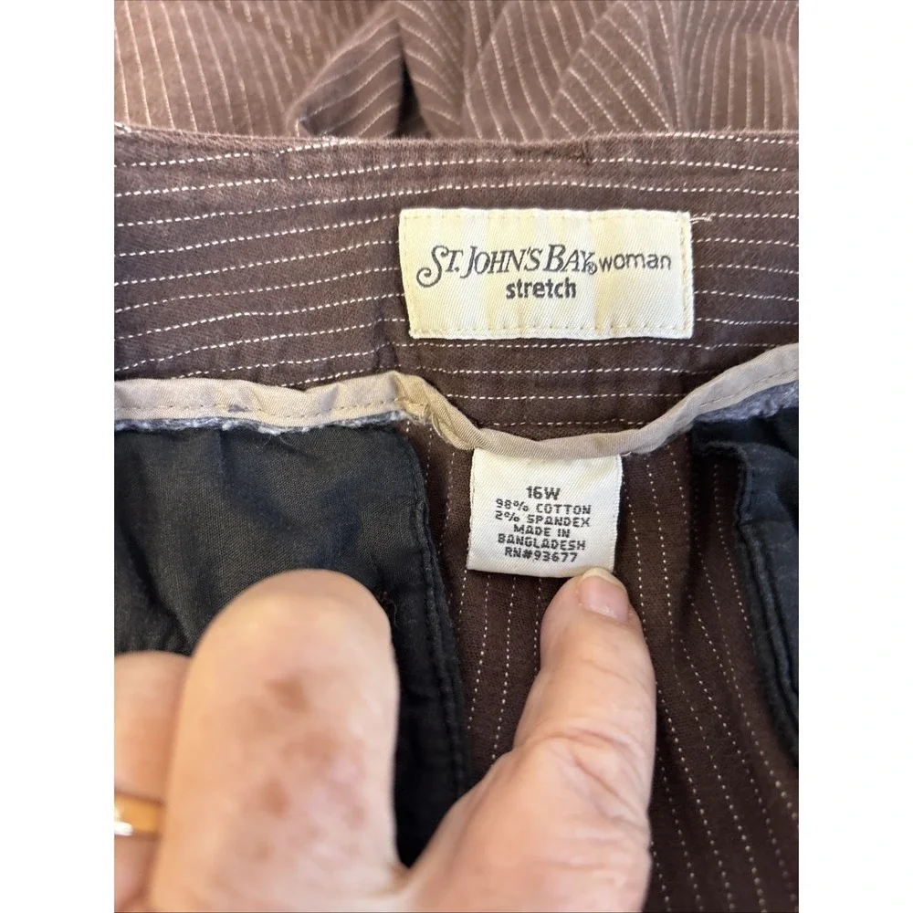 St John's Bay Bermuda Shorts Women SZ 16W Brown W/White Pinstripes Stretch Style